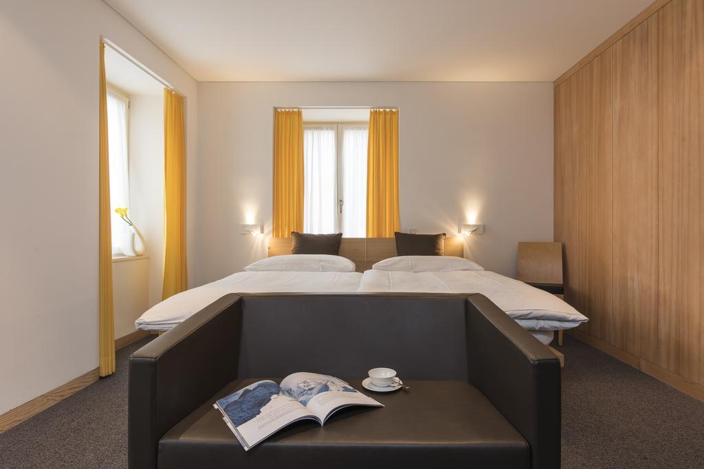 Hotel Weiss Kreuz Thusis Quarto foto