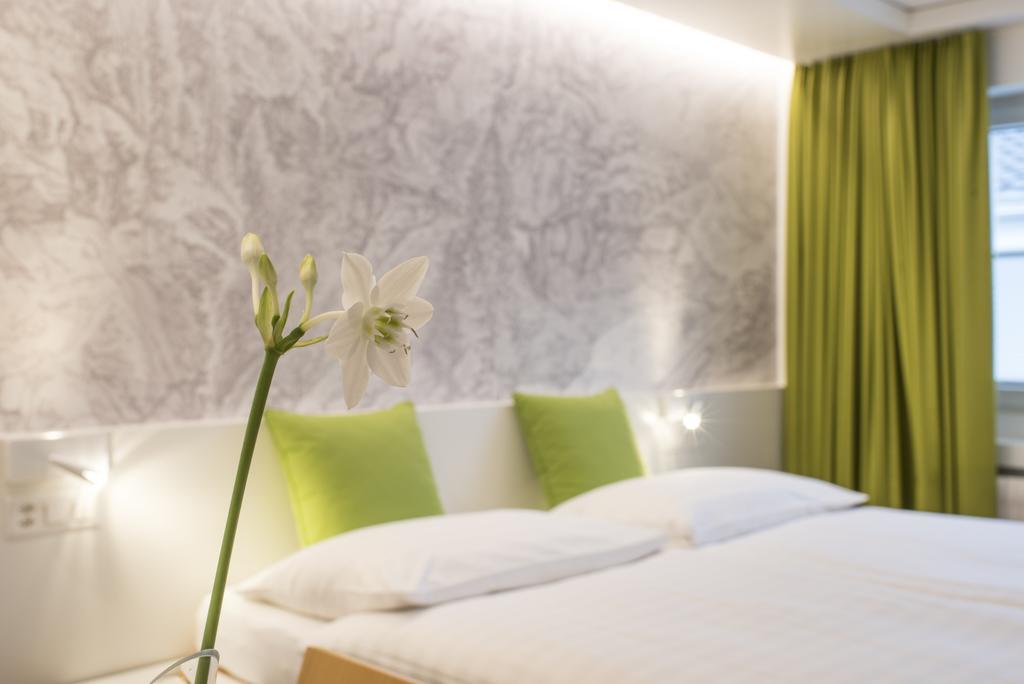 Hotel Weiss Kreuz Thusis Quarto foto