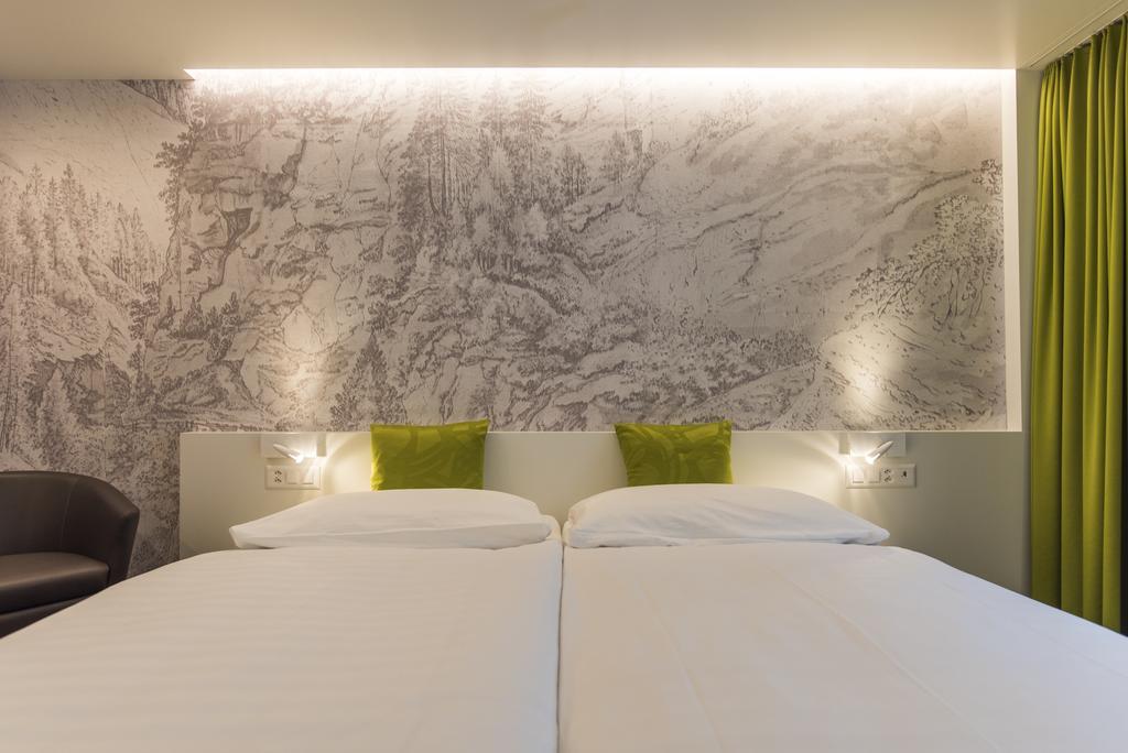 Hotel Weiss Kreuz Thusis Quarto foto