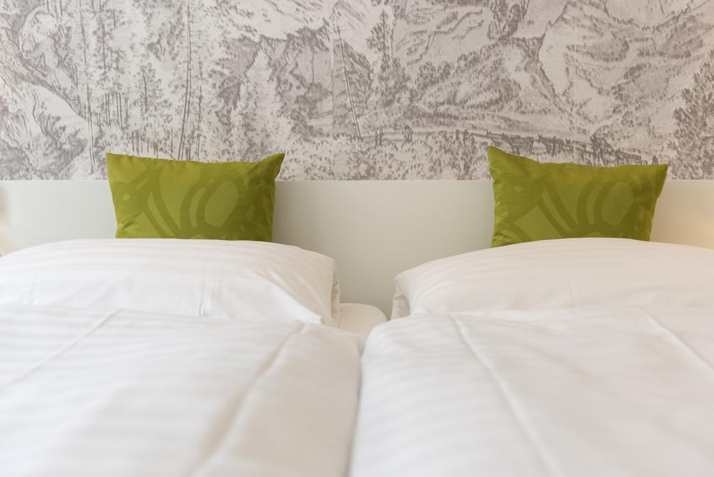 Hotel Weiss Kreuz Thusis Quarto foto